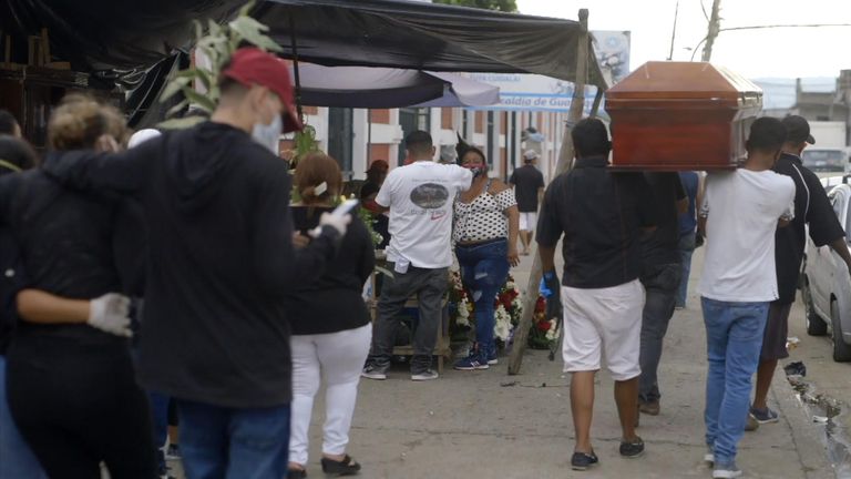 120 corps n'ont pas été identifiés dans la ville de Guayaquil, Equateur