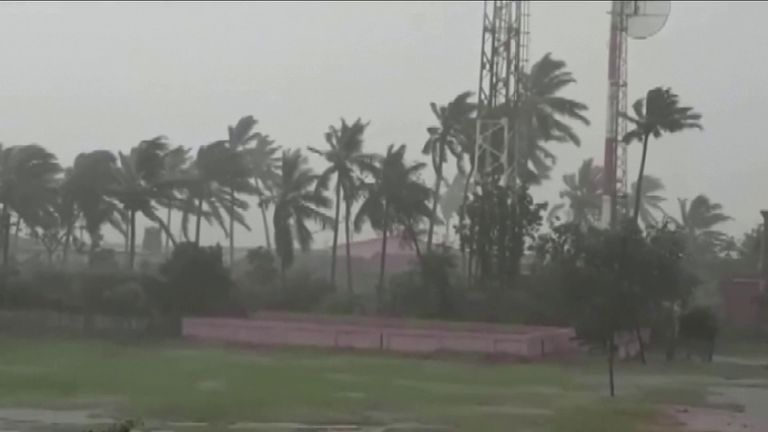 Des millions de personnes évacuées: un cyclone frappe l'Inde de l'Est