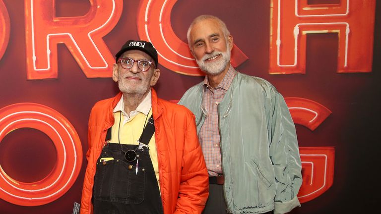 Larry Kramer (à gauche) a épousé son partenaire de longue date David Webster (à droite) en 2013