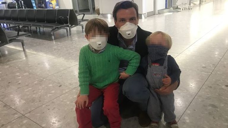 Mark Stone, correspondant au Moyen-Orient avec ses deux enfants