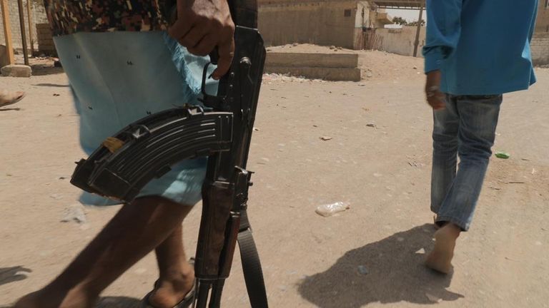 Yémen, image générique d'un rebelle avec un fusil