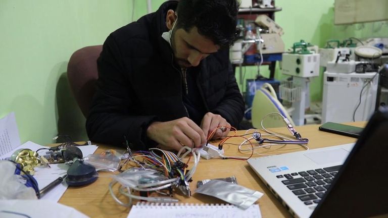 Le Yémen, l'ingénieur Luai Taha Al-Mahbashi￼, recycle ses équipements
