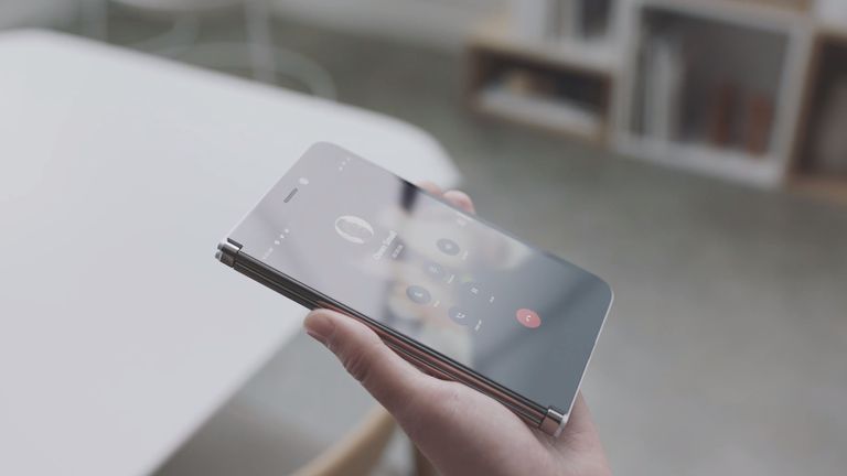 Les écrans ne sont pas connectés et se replient donc dos à dos