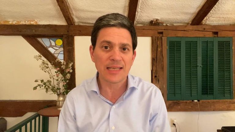 Le président de l'IRC, David Miliband, a déclaré que davantage de pays doivent se concentrer sur la prévention et le traitement maintenant, plutôt que de se contenter d'un vaccin