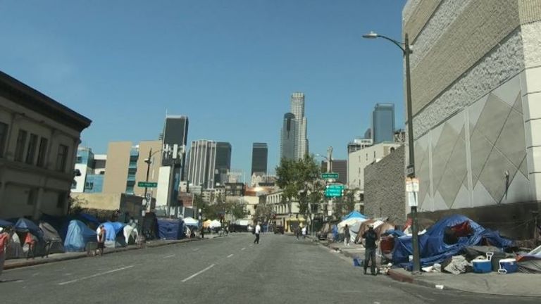 Skid Row est inondé de tentes dans lesquelles les sans-abri dorment