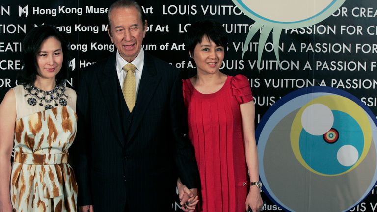 Stanley Ho avec sa fille Pansy Ho (L) et sa femme Angela Leong On Kei 