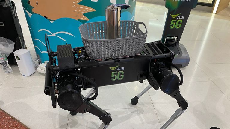 K9 a été conçu pour ressembler à un chien-machine boxy noir