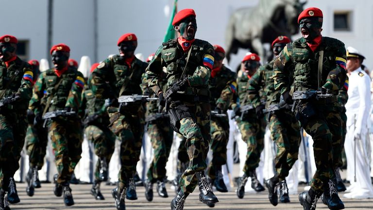 L'armée vénézuélienne a été invitée à rejoindre les rebelles