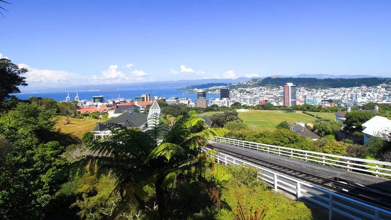 Vue aérienne de l'horizon urbain de Wellington, en Nouvelle-Zélande, depuis le téléphérique de Wellington, le 28 novembre 2017. (Photo de Smith Collection / Gado / Getty Images)