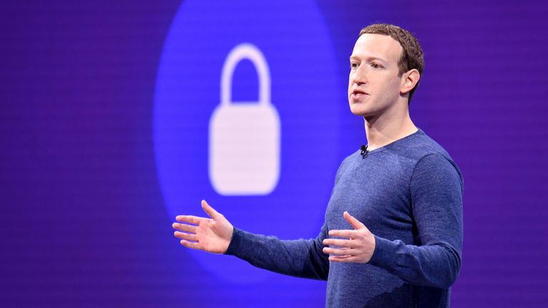 1 mai 2018 Le PDG de Facebook, Mark Zuckerberg, prend la parole lors du sommet annuel F8 au San Jose McEnery Convention Center à San Jose, Californie