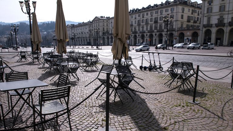 TURIN, ITALIE - 10 MARS: au cours de la campagne d'Italie sur les événements publics et les voyages pour stopper la propagation du coronavirus le 10 mars 2020 à Turin, en Italie. (Photo par Stefano Guidi / Getty Images)
