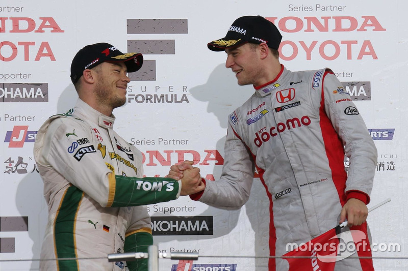 Podium: vainqueur de la course Stoffel Vandoorne, Dandelion Racing, deuxième place Andre Lotterer, Team Tom's