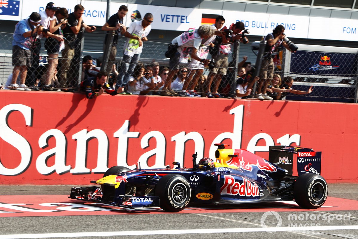 Vainqueur de la course Sebastian Vettel, Red Bull Racing RB7
