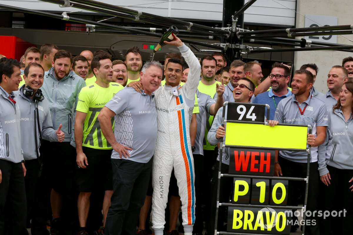 Pascal Wehrlein, Manor Racing MRT05 fête sa dixième place avec l'équipe