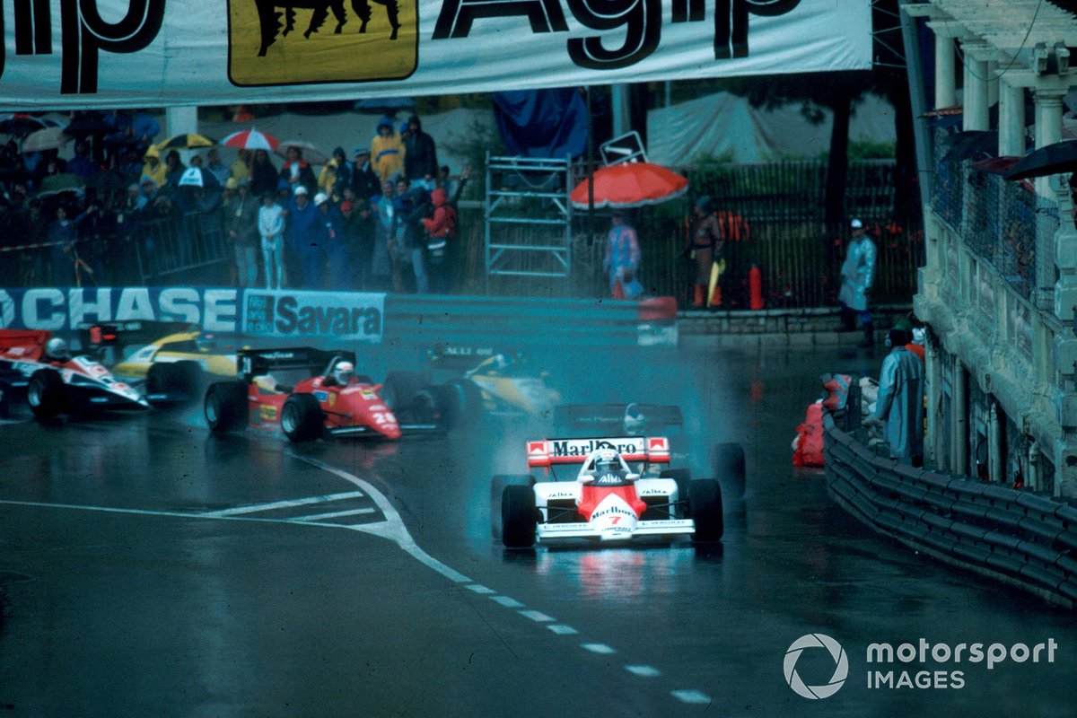 Alain Prost, McLaren MP4 / 2, mène le départ
