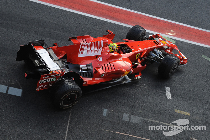 Valentino Rossi teste la Ferrari F2008