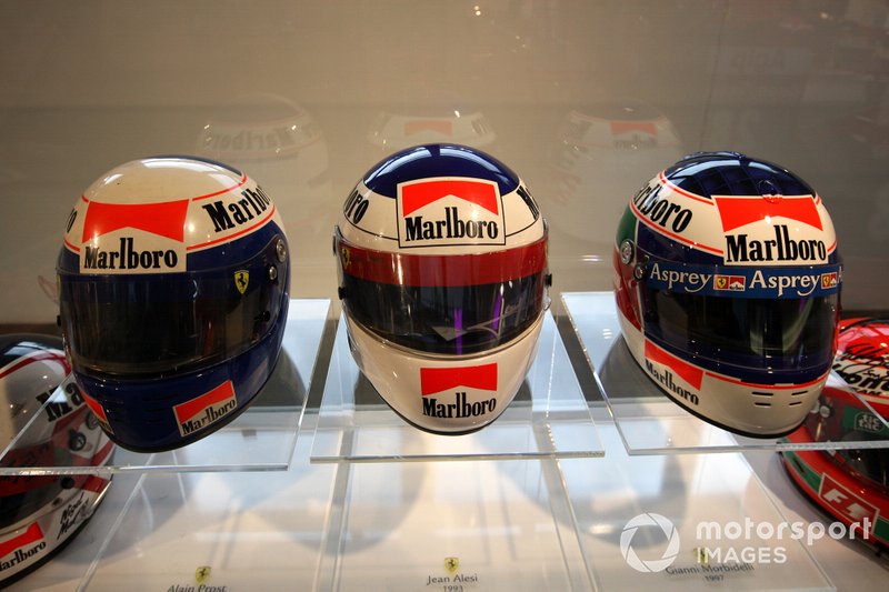 Casques des anciens pilotes Ferrari Alain Prost, Jean Alesi et Gianni Morbidelli, Ferrari