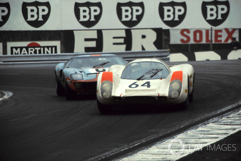 Hans Herrmann, Porsche 908 devant Jacky Ickx, John Wyer Automotive Ford GT40