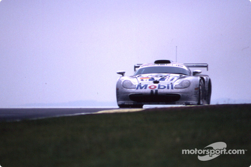 # 26 Porsche AG Porsche 911 GT1: Emmanuel Collard, Yannick Dalmas, Ralf Kelleners
