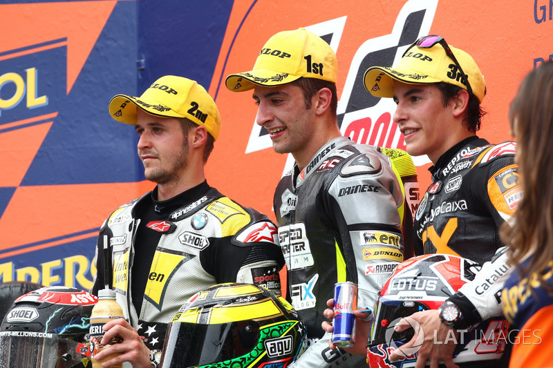 Podium: deuxième place Thomas Luthi, vainqueur de la course Andrea Iannone, troisième place Marc Marquez