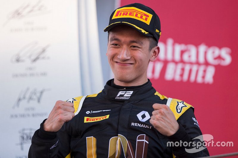 Podium: troisième place Guanyu Zhou, Uni Virtuosi Racing