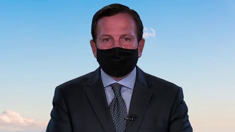Le gouverneur de Sao Paulo, Joao Doria, affirme que le Brésil fait son travail pour garder les gens à la maison pendant la pandémie de coronavirus 