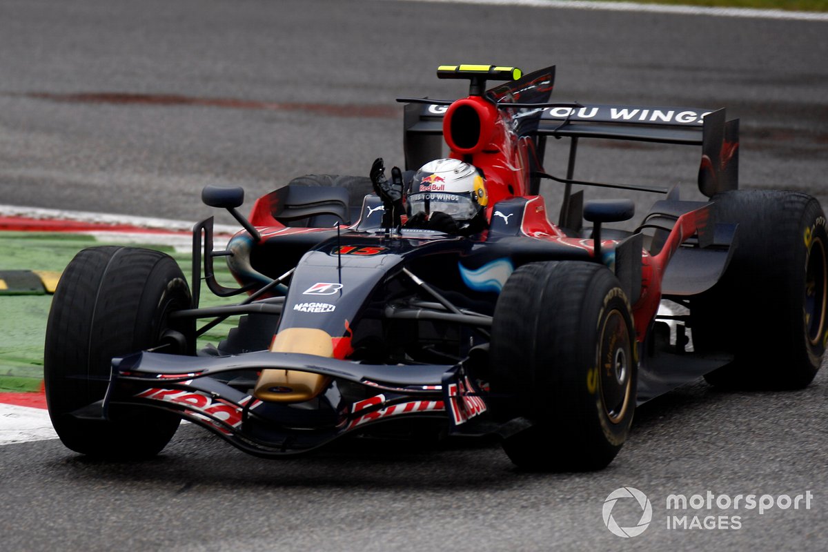 Vainqueur de la course Sebastian Vettel, Toro Rosso STR03 Ferrari