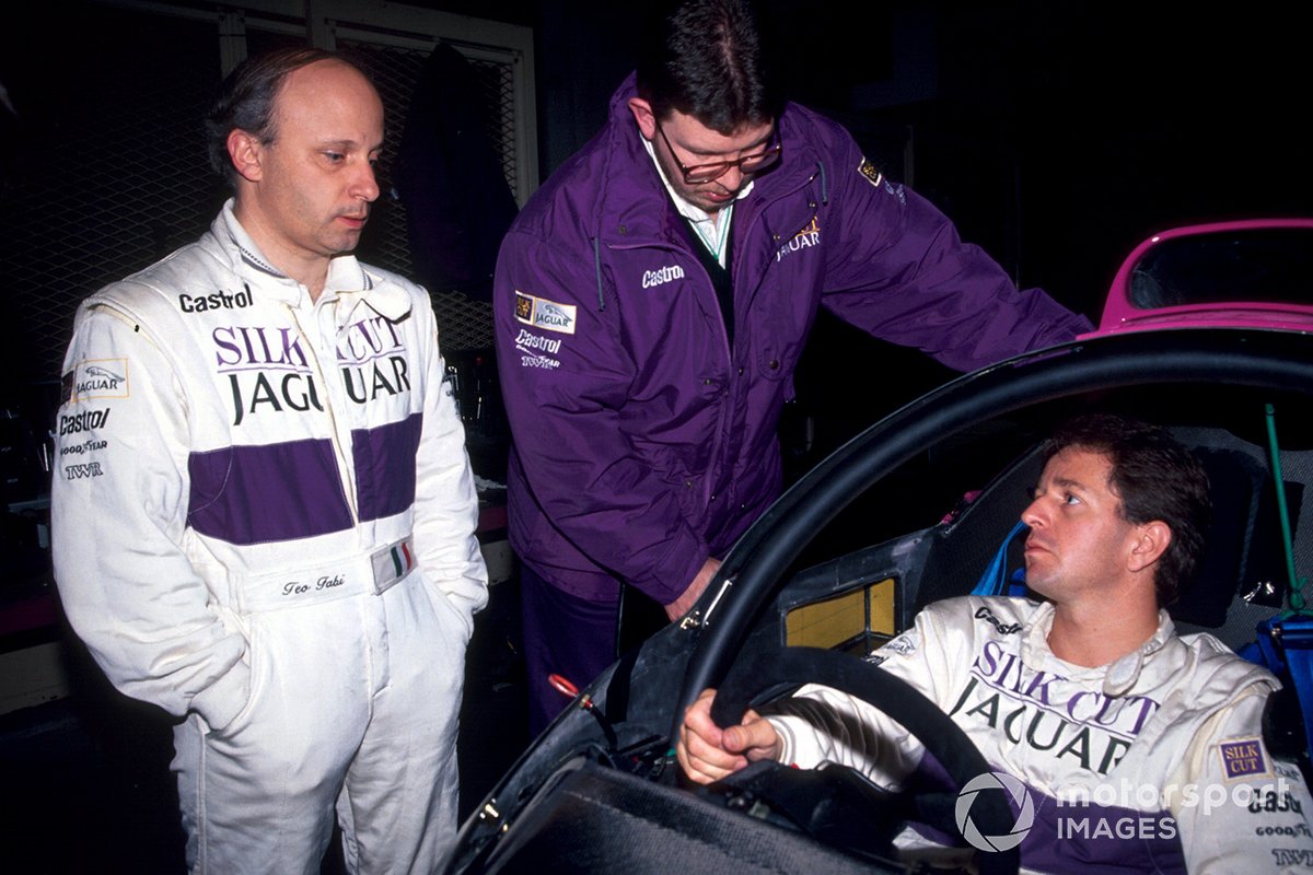 Ross Brawn, co-designer Jaguar, avec les coéquipiers de Jaguar Teo Fabi et Martin Brundle
