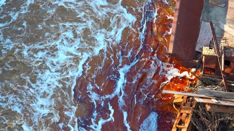 20 000 tonnes de carburant diesel déversées dans une rivière à l'intérieur du cercle arctique. Radionova Svetlana / Facebook