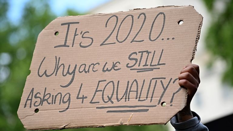 Les manifestants de Black Lives Matter manifestent depuis le meurtre de George Floyd aux États-Unis