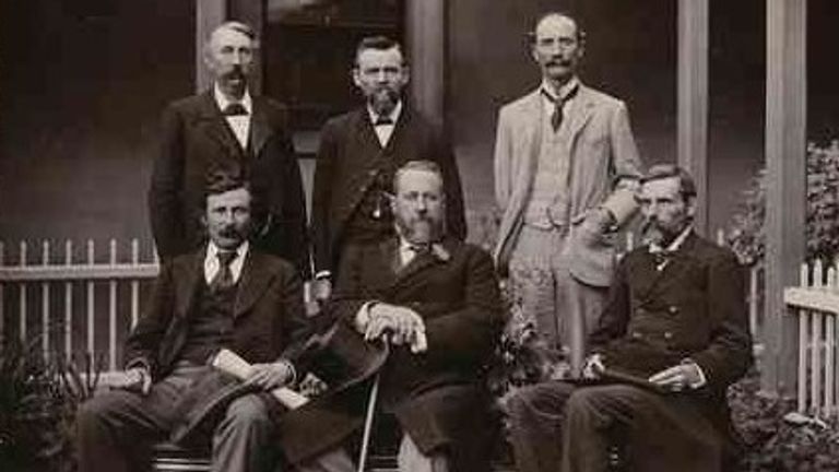 Charles Cameron Kingston, centre assis, vers 1896. Photo: Slate Library of South Australia
