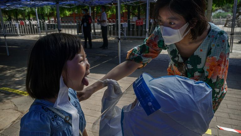 Une fille testée à Pékin
