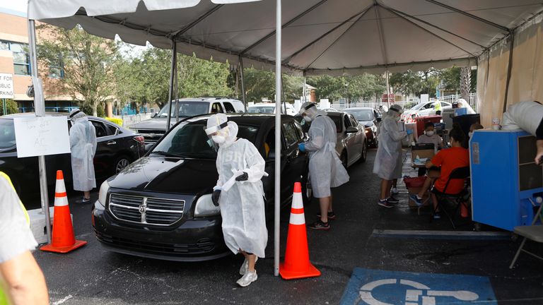 Zone de test au volant en Floride où les cas ont augmenté