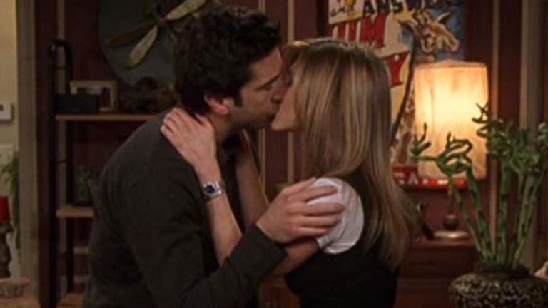 Jennifer Aniston et David Schwimmer dans le rôle de Ross et Rachel dans le dernier épisode de Friends