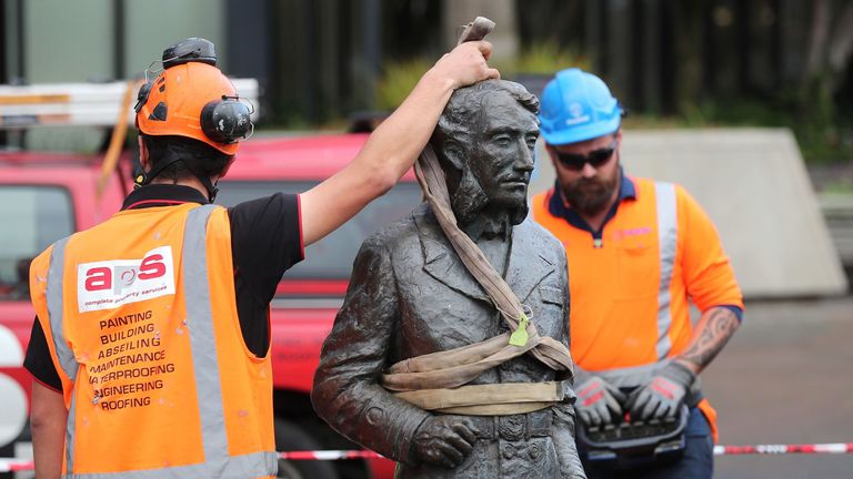 La statue de Hamilton se tenait dans le Civic Square de la ville