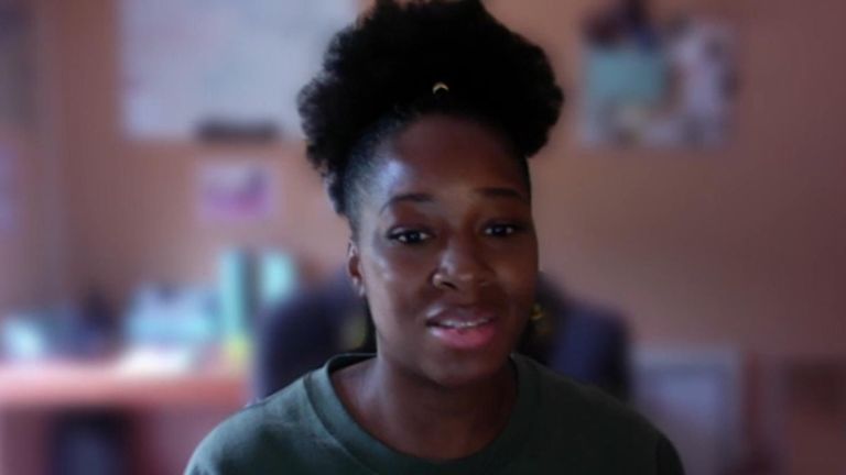Jameila parle à Sky News du racisme.