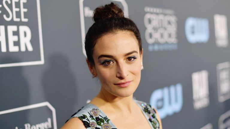 SANTA MONICA, CALIFORNIE - 12 janvier: Jenny Slate assiste à la 25e édition du Critics 'Choice Awards au Barker Hangar le 12 janvier 2020 à Santa Monica, en Californie.  (Photo de Matt Winkelmeyer / Getty Images pour Critics Choice Association)