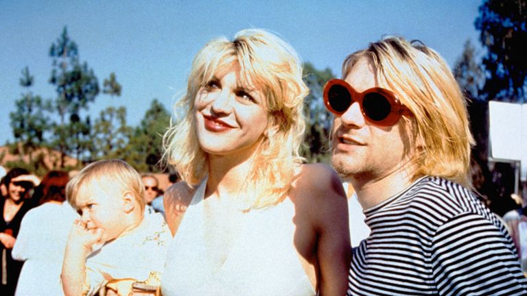 Kurt Cobain et Courtney Love avec leur fille Frances Bean lors de la cérémonie des MTV Video Music Awards 1993