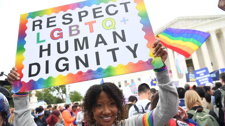 Les travailleurs LGBT + n'avaient généralement pas été protégés contre la discrimination sur le lieu de travail avant la décision