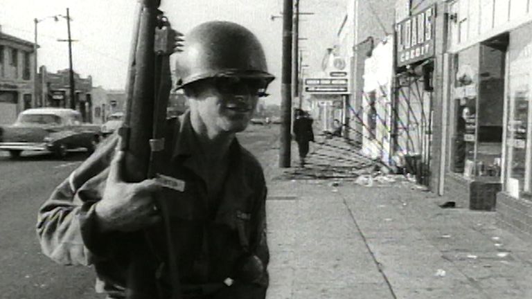 Les émeutes contre la brutalité policière à Watts, centre-sud de Los Angeles, dans les années 1960