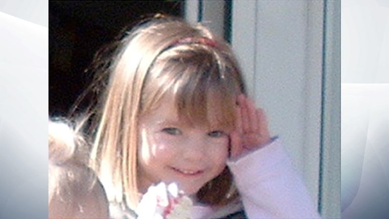 Document de famille non daté photo de Madeleine McCann, trois ans, portée disparue pendant ses vacances au Portugal.
En lire moins
Photo par: Archives PA / PA / Images PA
Date de prise: 04-mai-2007
Taille de l'image: 1524 x 1142