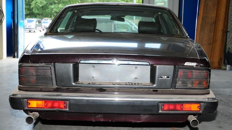 L'arrière de la voiture Jaguar liée à un suspect allemand faisant l'objet d'une enquête sur la disparition de Madeleine McCann. Pic: rencontré la police