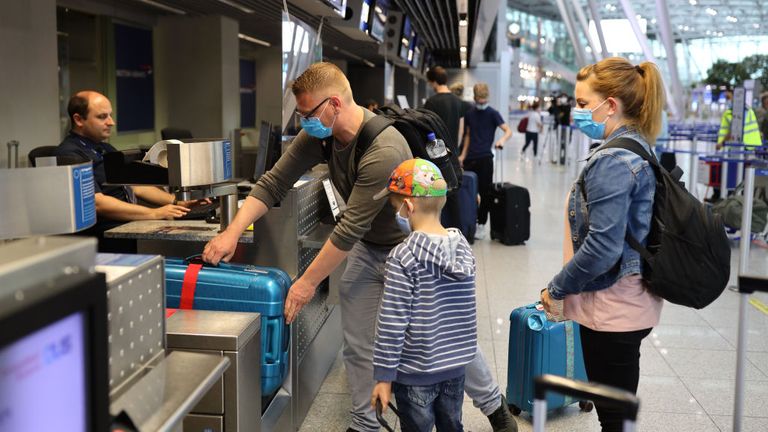 Les passagers allemands sont les premiers à essayer un couloir de voyage avec l'Espagne