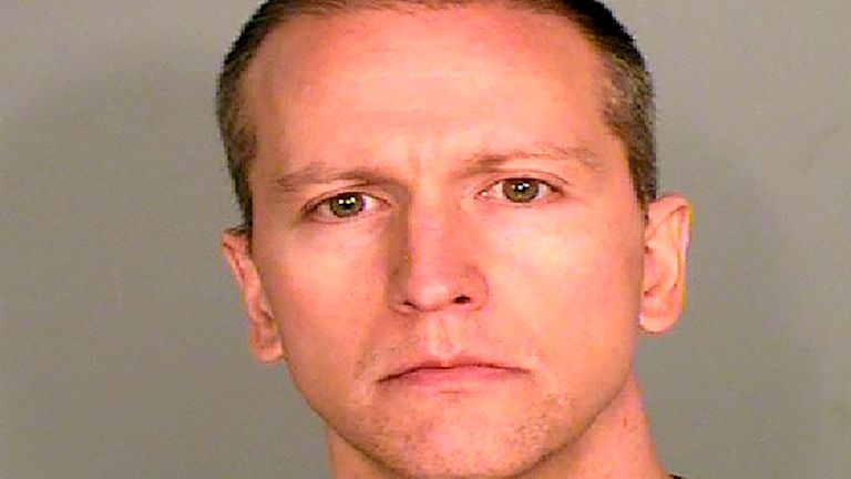 Derek Chauvin a été accusé de meurtre au troisième degré et d'homicide involontaire coupable