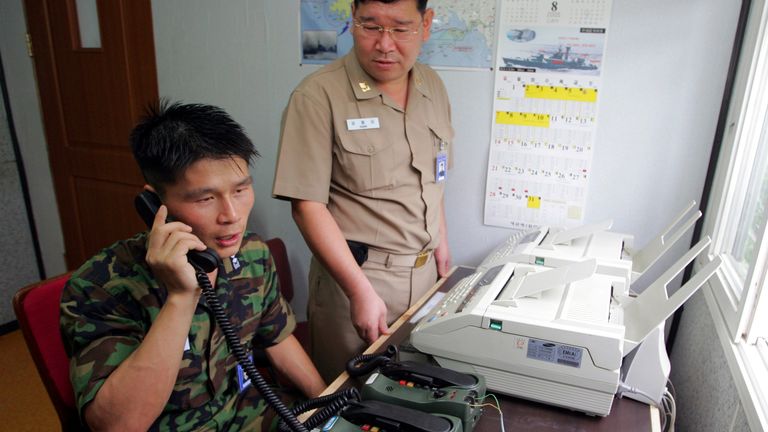 Les lignes permettent aux pays de maintenir des communications militaires vitales. Fichier photo