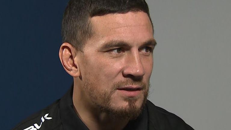 La star du rugby Sonny Bill Williams parle du sort des Ouïghours 