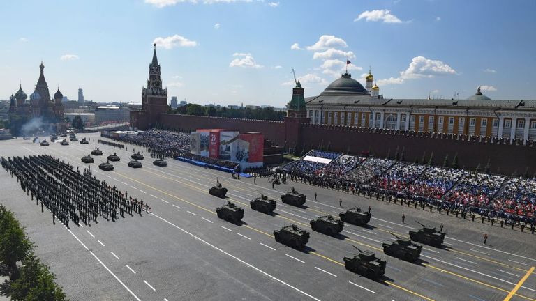 Véhicules militaires lors d'un défilé militaire du Jour de la Victoire sur la Place Rouge marquant le 75e anniversaire de la victoire dans la Seconde Guerre mondiale
