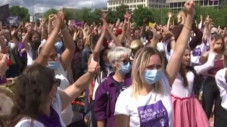 Des femmes de toute la Suisse se sont déchaînées de cris lors d'une grève nationale, exigeant la fin de la violence de la part des hommes.