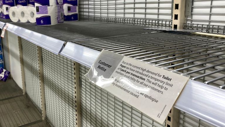 Les supermarchés ont imposé des limites d'achat de papier toilette à travers l'Australie 