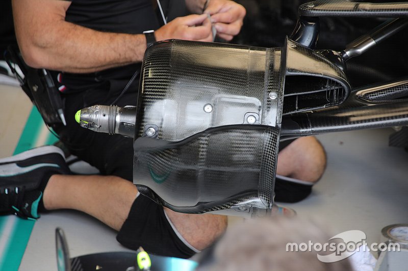 Détails techniques de l'assemblage de la roue avant Mercedes